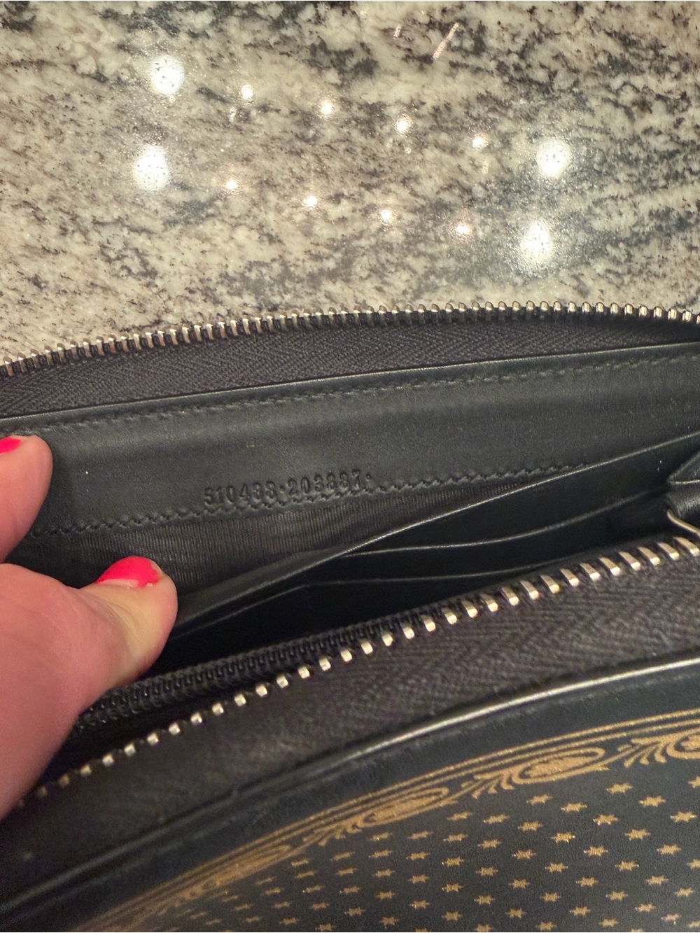 Gucci Black Wallet with Gold 'GUCCY' Logo - Picture 6 of 6